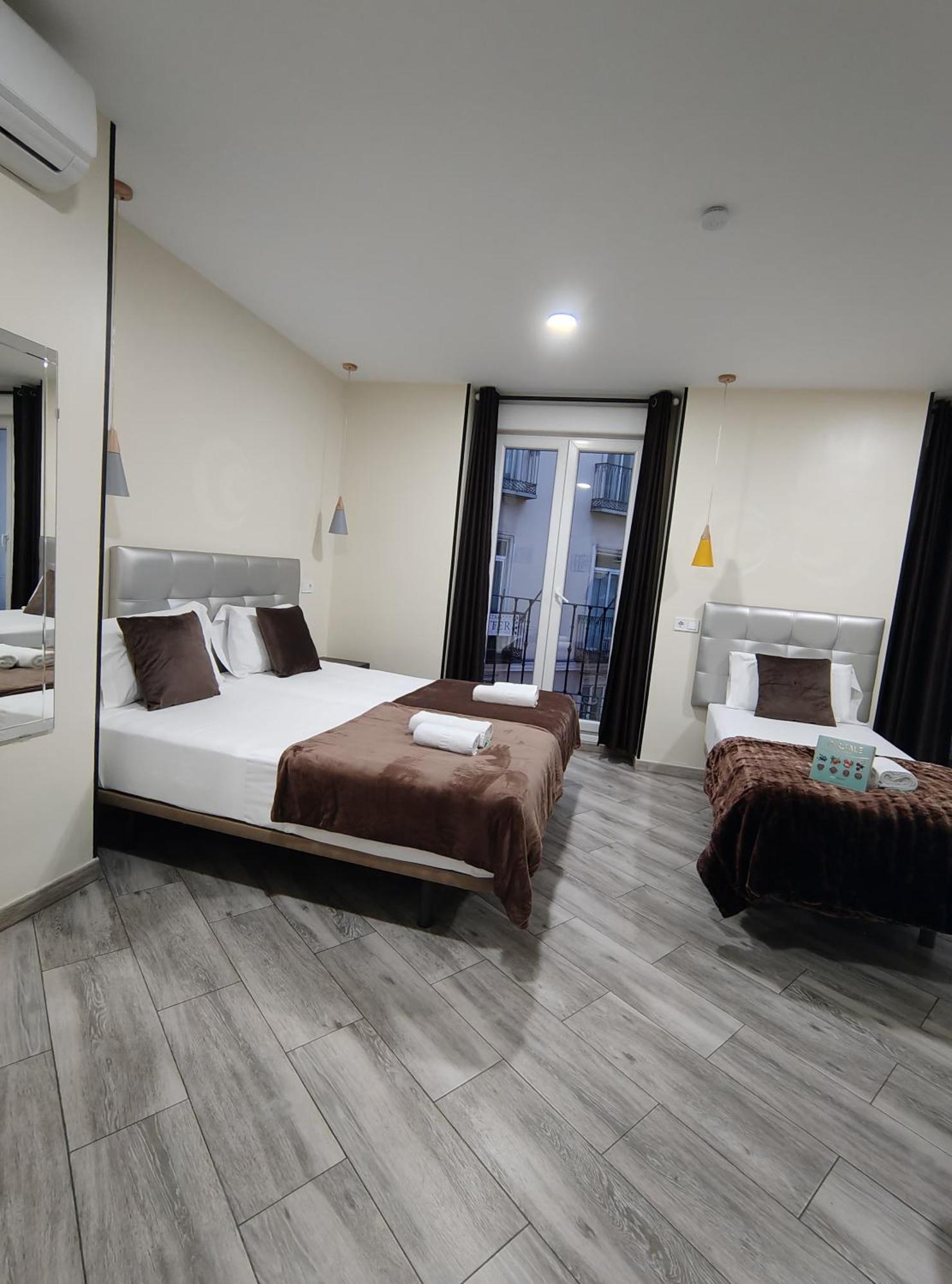 Ch Cruz Madrid Hotel Luaran gambar